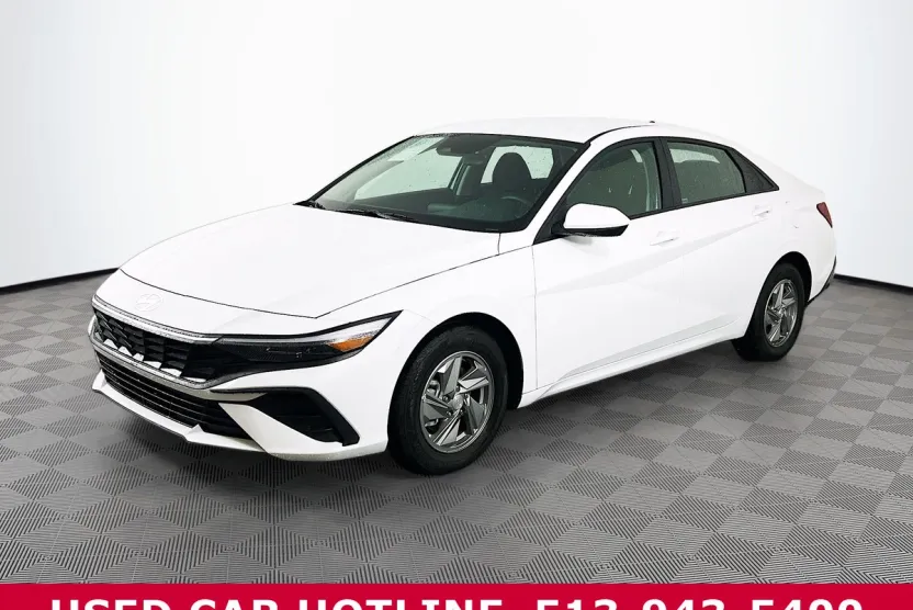 2025 Hyundai Elantra SE photo 1