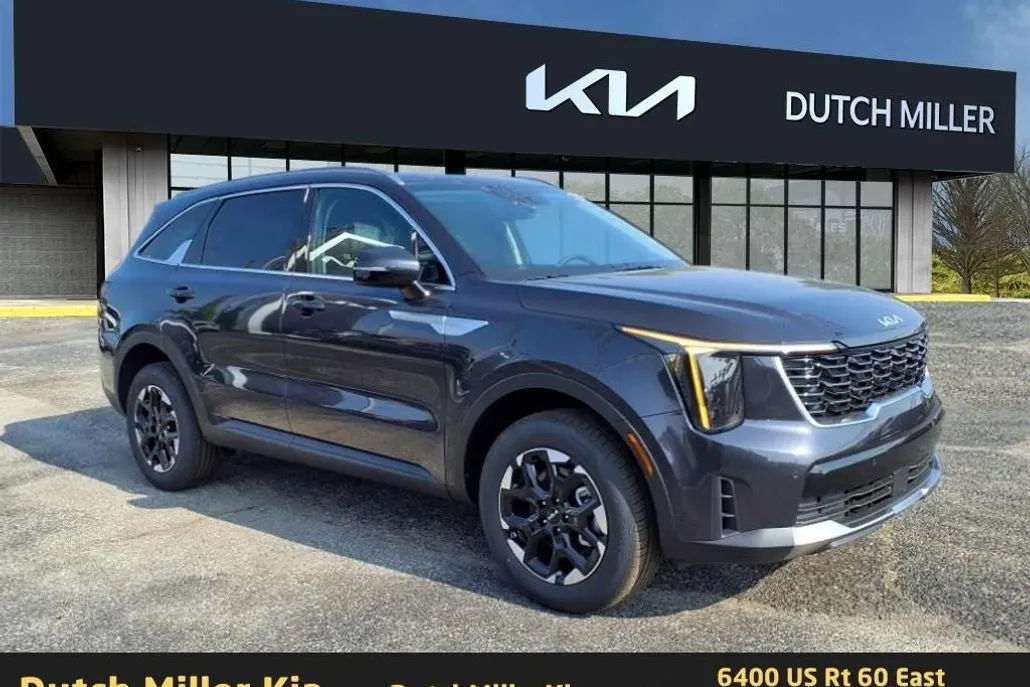 2025 Kia Sorento S photo 1