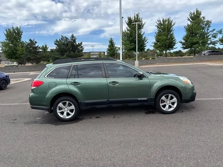 2014 Subaru Outback 2.5i photo 1