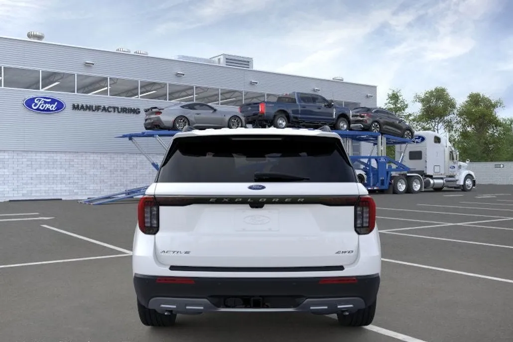 2025 Ford Explorer photo 1
