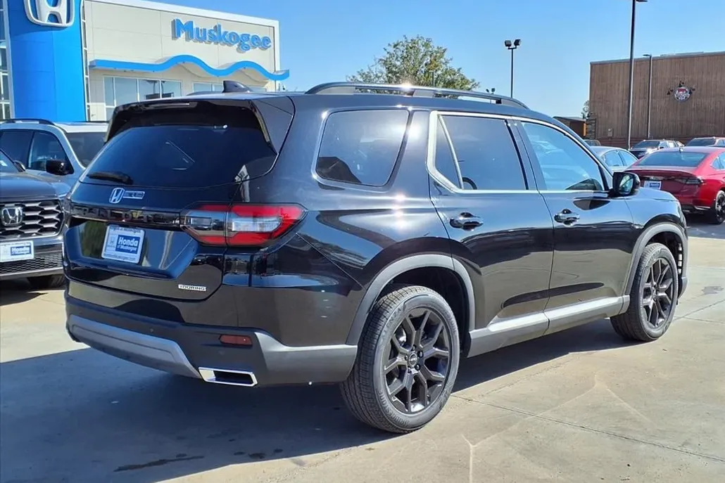 2025 Honda Pilot Touring photo 1