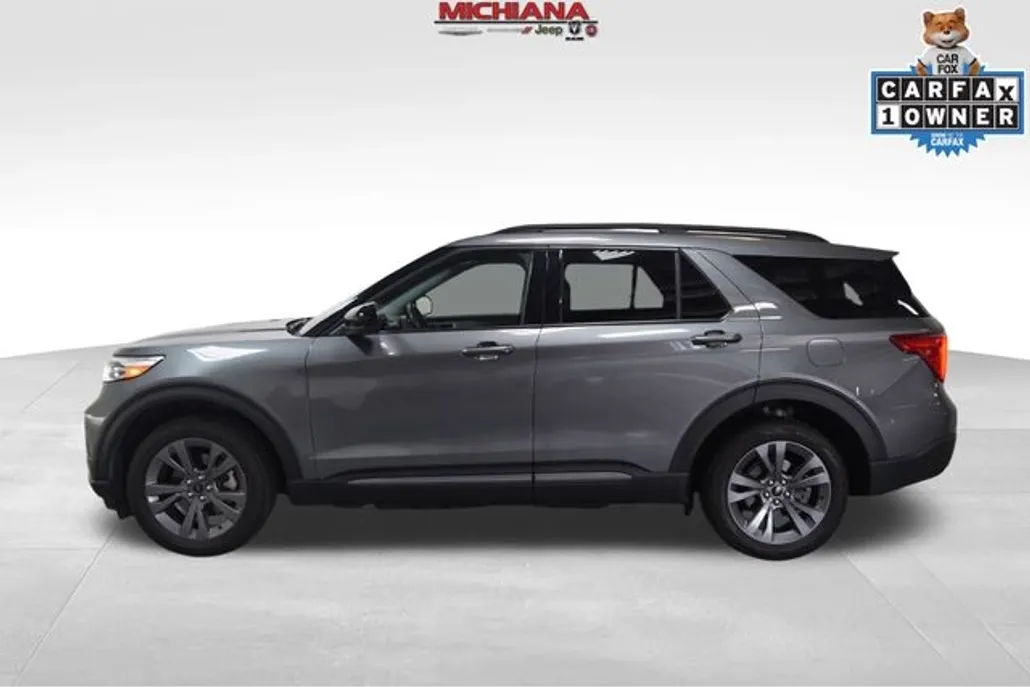 2022 Ford Explorer XLT photo 1