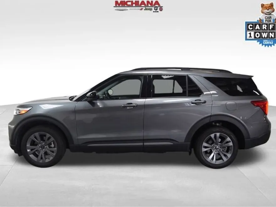 2022 Ford Explorer XLT photo 1