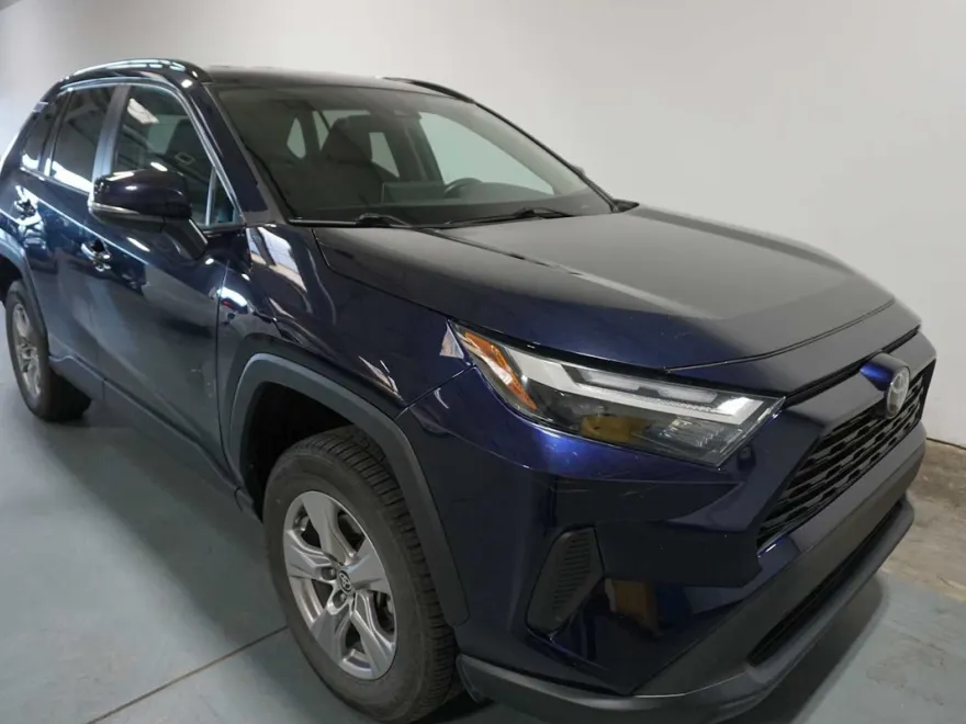 2023 Toyota RAV4 XLE photo 6