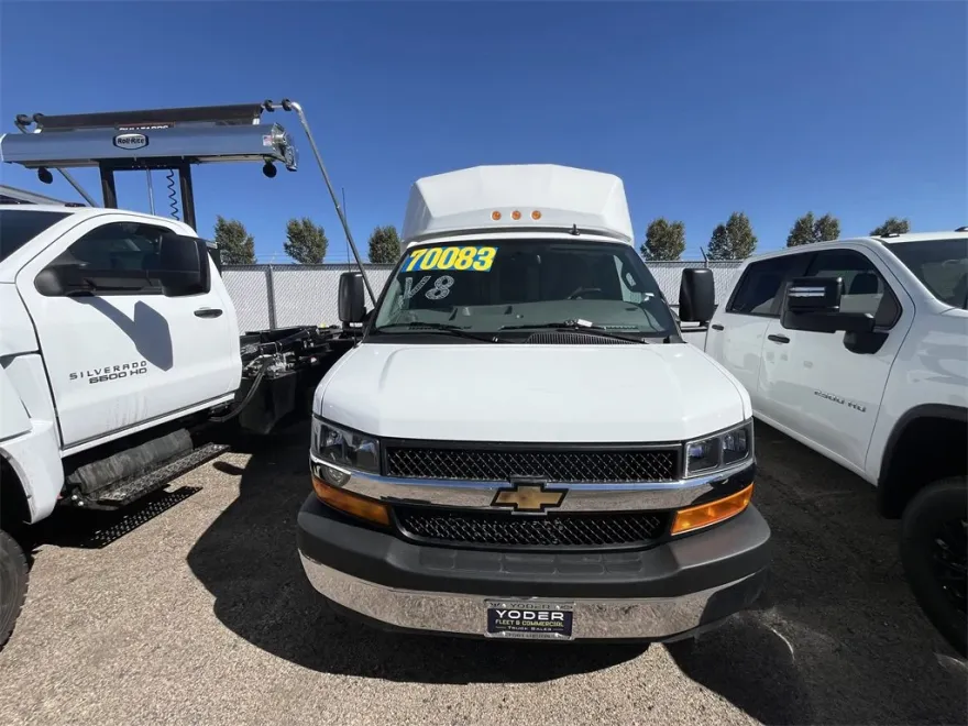 2025 Chevrolet Express Cutaway 3500 photo 1