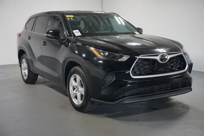 2022 Toyota Highlander L photo 1