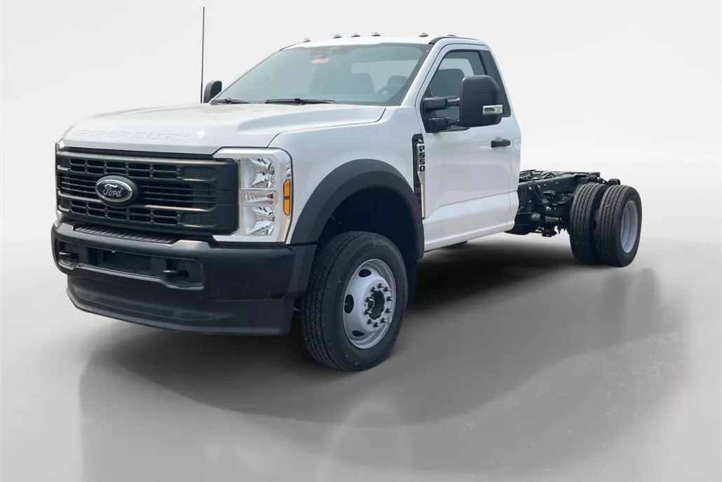 2024 Ford F-550 photo 1