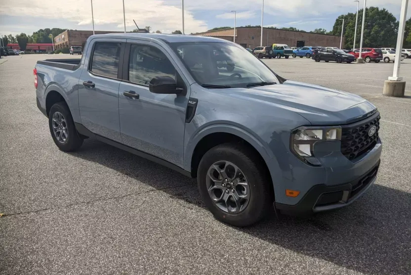 2025 Ford Maverick XLT photo 1