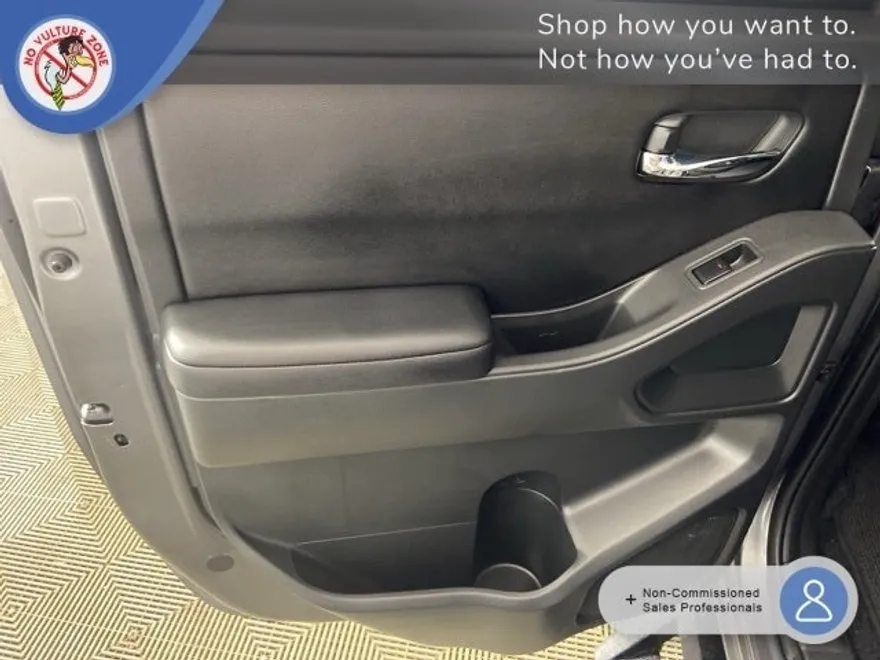 2025 Nissan Frontier Crew Cab SL photo 1
