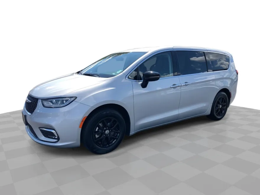 2024 Chrysler Pacifica Touring L photo 1