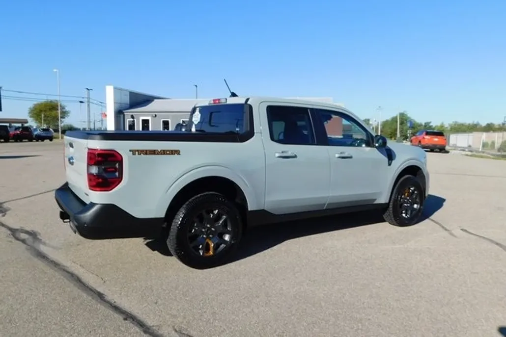 2024 Ford Maverick Lariat Tremor photo 1