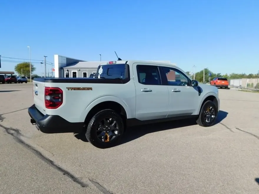 2024 Ford Maverick Lariat Tremor photo 1