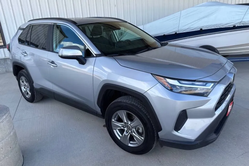 2024 Toyota RAV4 XLE photo 1