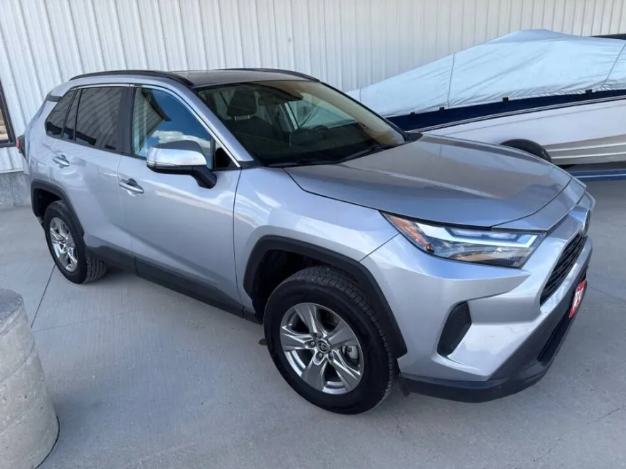 2024 Toyota RAV4 XLE photo 1