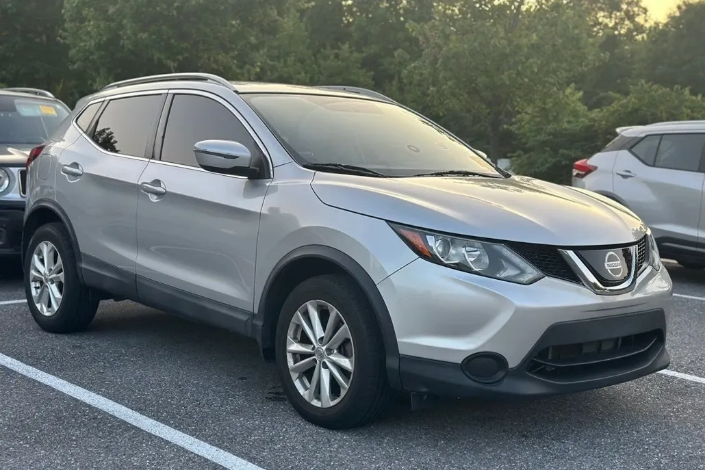 2018 Nissan Rogue Sport SV photo 1