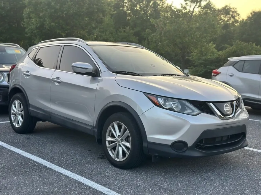 2018 Nissan Rogue Sport SV photo 1