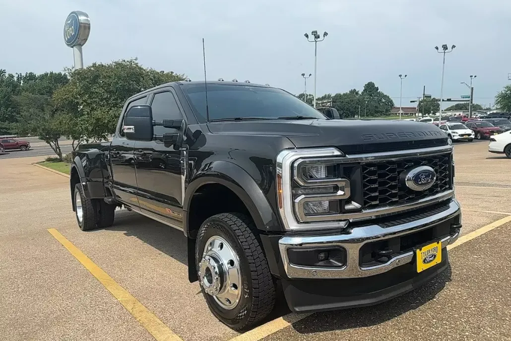 2025 Ford F-450 photo 1