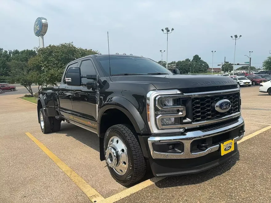 2025 Ford F-450 photo 1