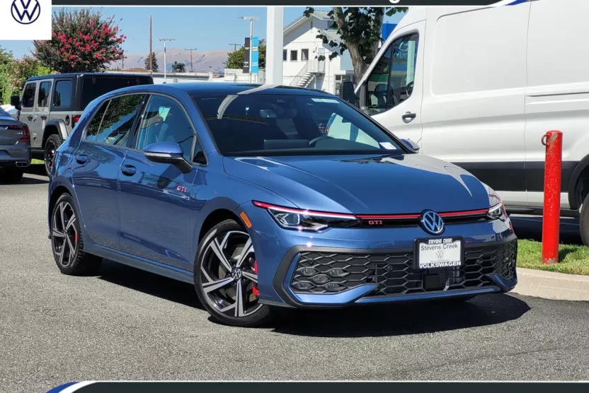 2025 Volkswagen Golf GTI SE photo 1