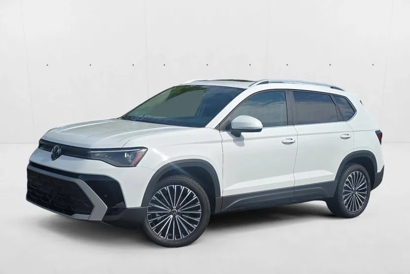2025 Volkswagen Taos SE photo 1