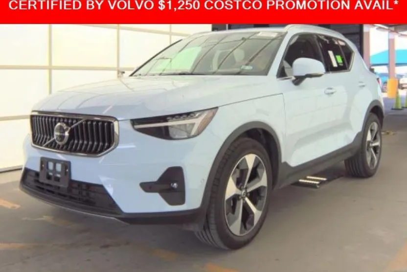 2025 Volvo XC40 Plus photo 1