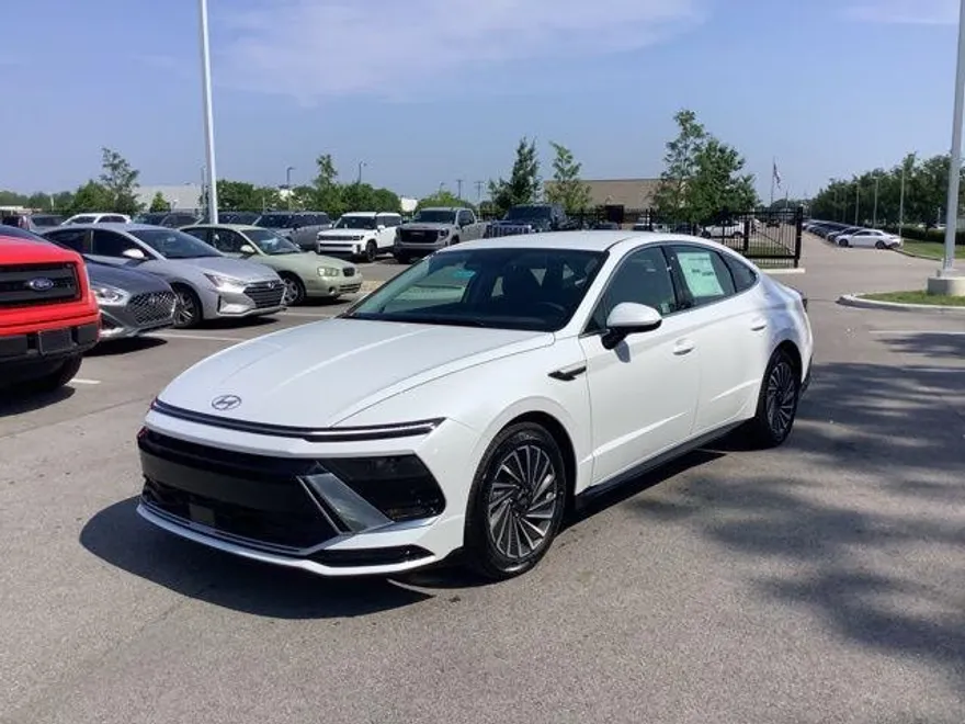2025 Hyundai Sonata Hybrid SEL photo 1