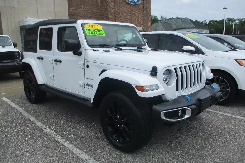 2023 Jeep Wrangler 4xe Sahara photo 1
