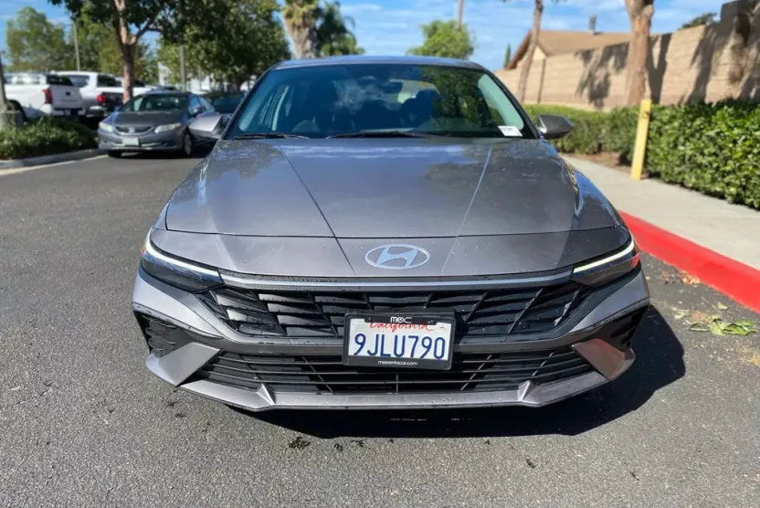 2024 Hyundai Elantra SEL photo 1