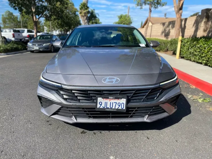 2024 Hyundai Elantra SEL photo 1