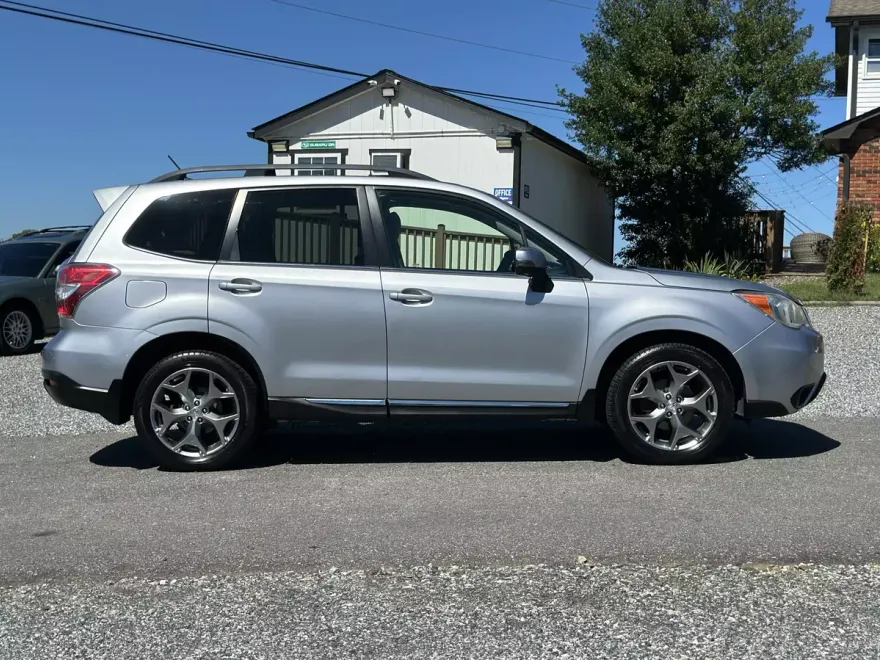 2015 Subaru Forester Touring photo 1
