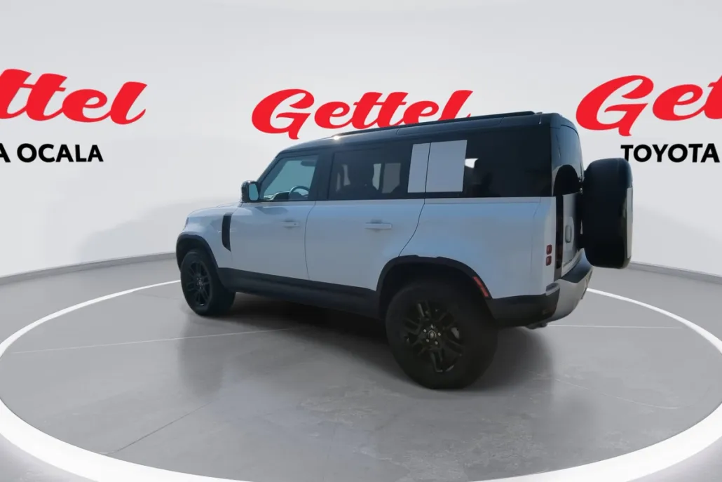 2025 Land Rover Defender S photo 1