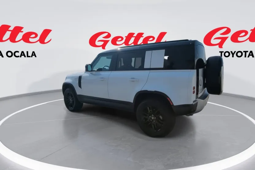 2025 Land Rover Defender S photo 1