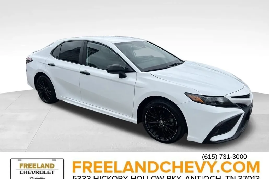 2021 Toyota Camry SE photo 1