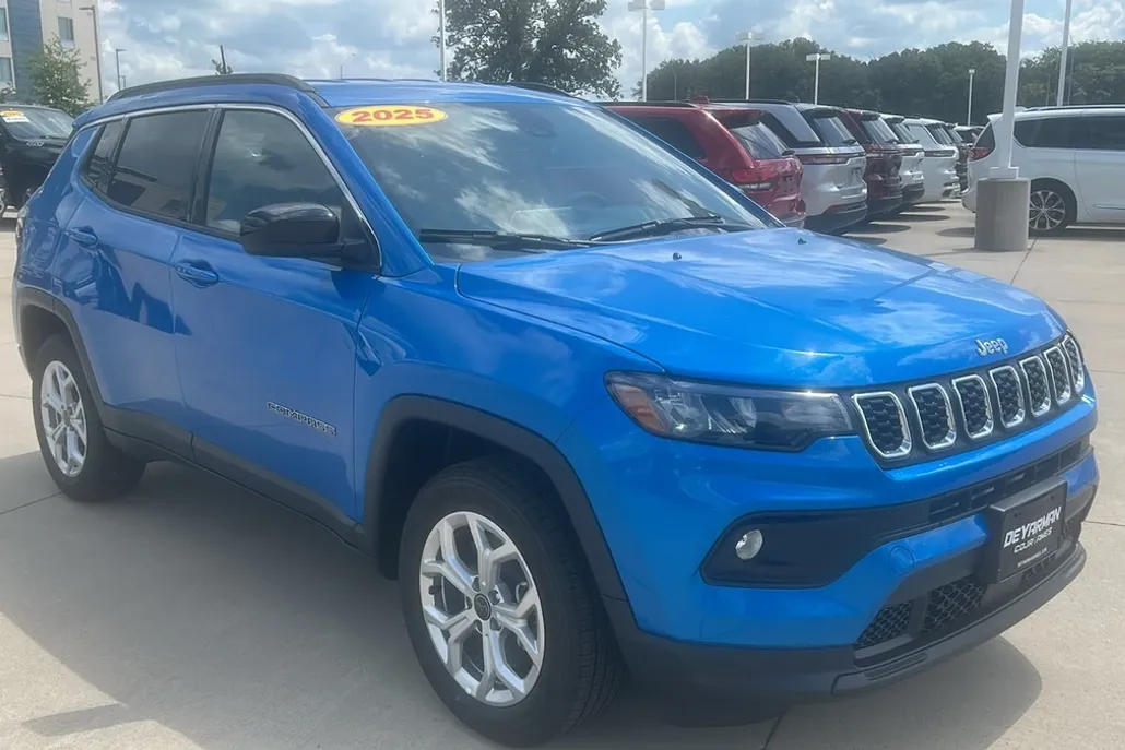 2025 Jeep Compass Latitude photo 1