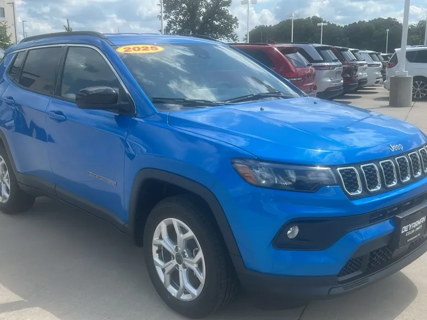 2025 Jeep Compass Latitude photo 1