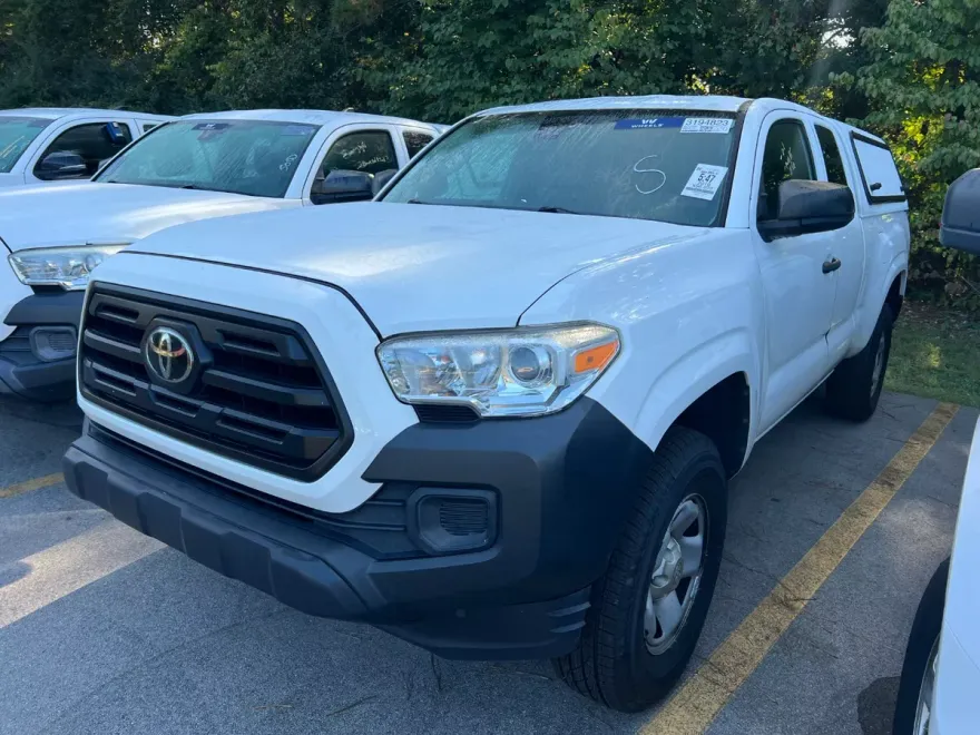 2019 Toyota Tacoma SR5 photo 1