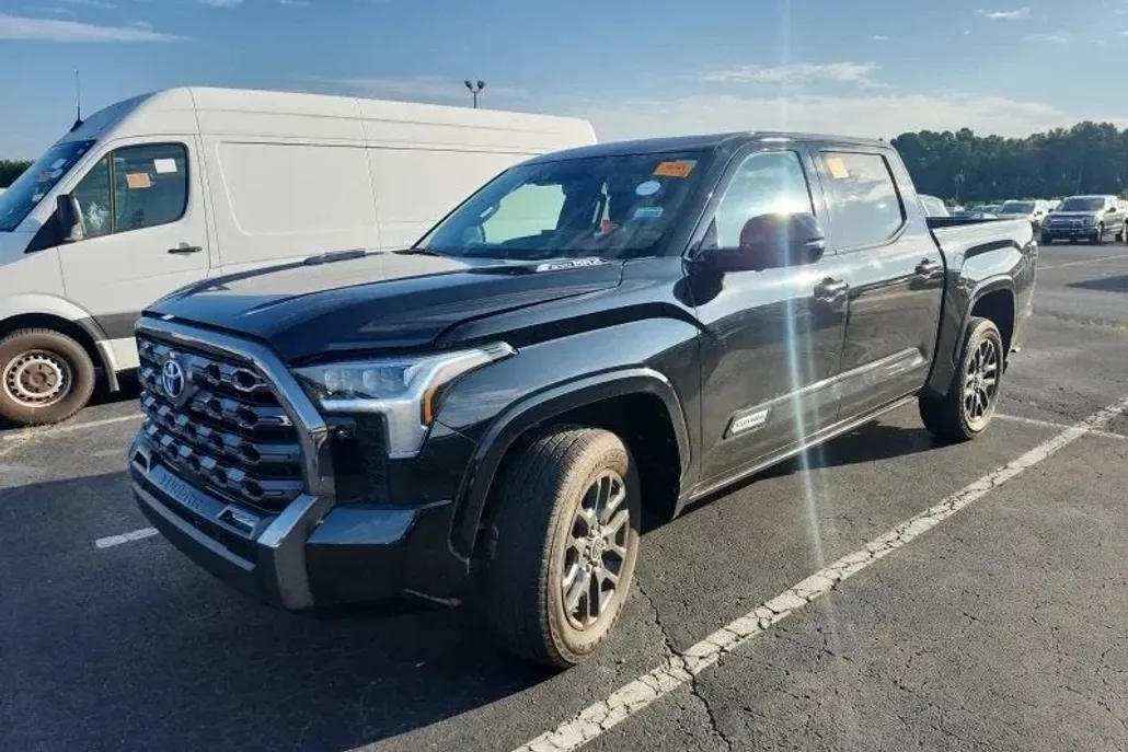 2023 Toyota Tundra Platinum photo 1