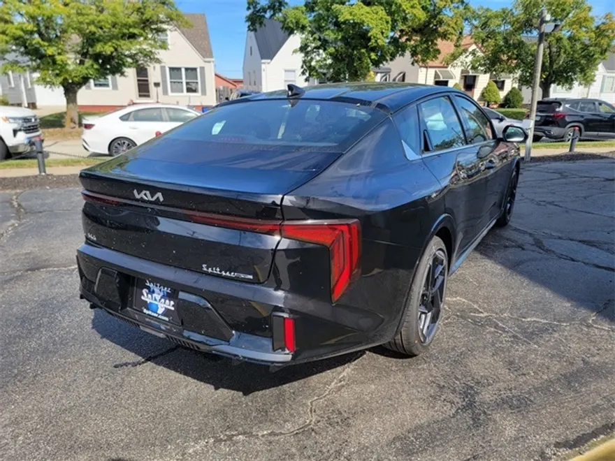 2025 Kia K4 GT-Line photo 1