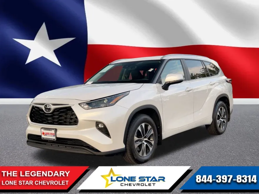 2025 Toyota Highlander LE photo 1