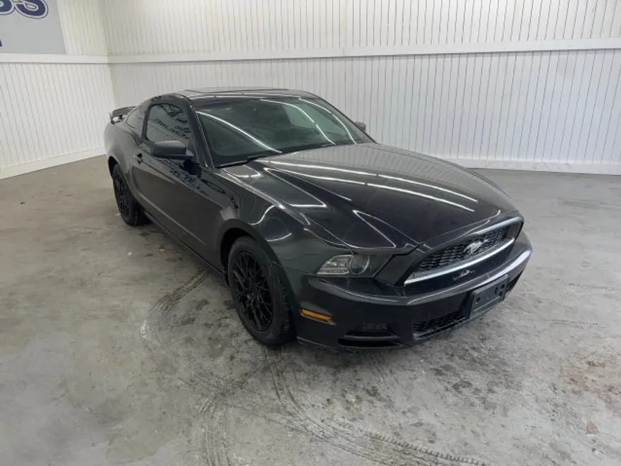 2013 Ford Mustang V6 photo 2