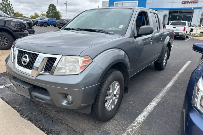 2016 Nissan Frontier SV photo 1