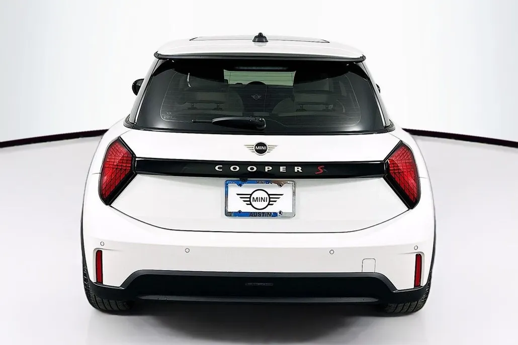 2025 Mini Cooper Hardtop 2 Door Signature photo 1