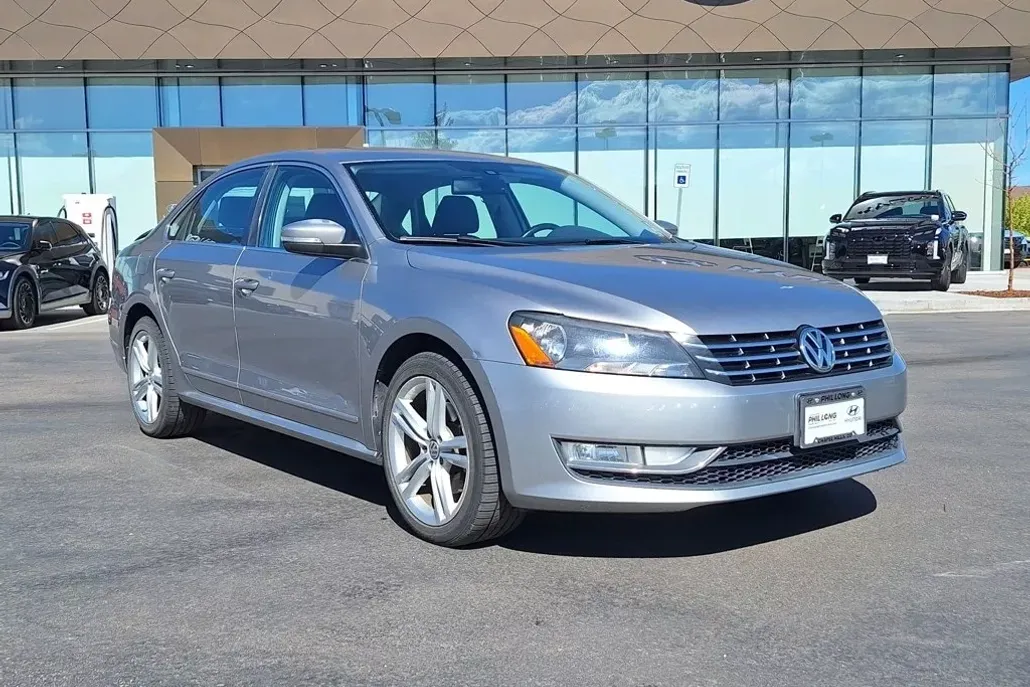 2013 Volkswagen Passat SE photo 1