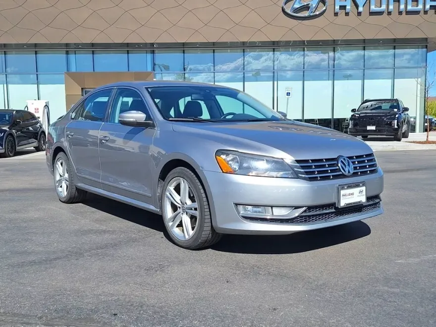 2013 Volkswagen Passat SE photo 1
