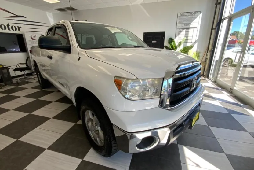 2013 Toyota Tundra Double Cab photo 1