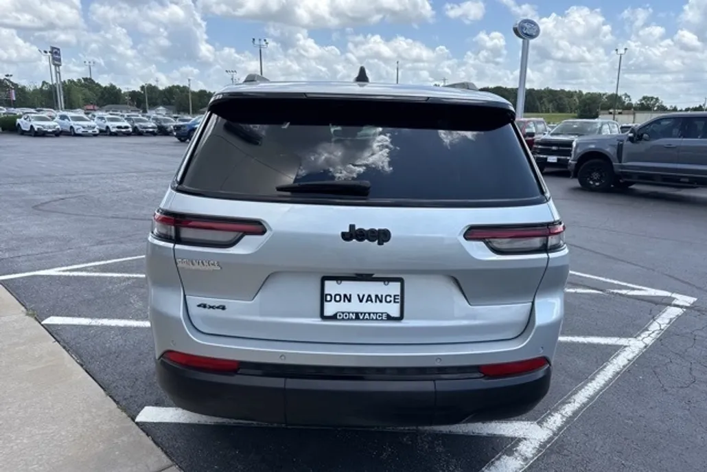 2024 Jeep Grand Cherokee Altitude photo 1