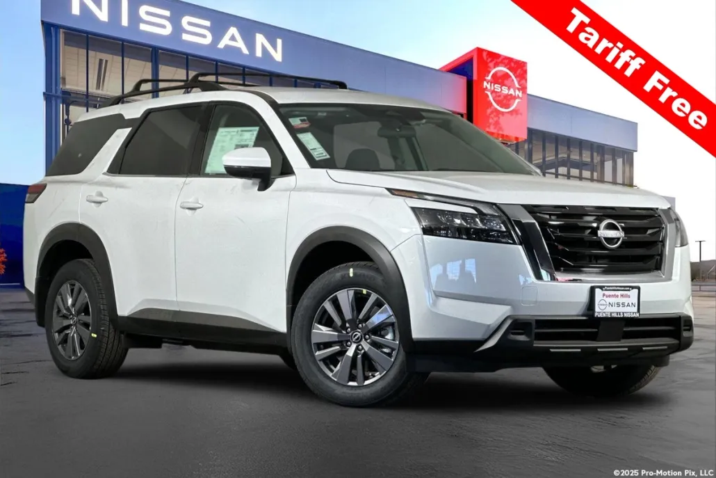2025 Nissan Pathfinder SV photo 1