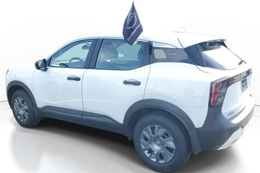 2025 Nissan Kicks S photo 1