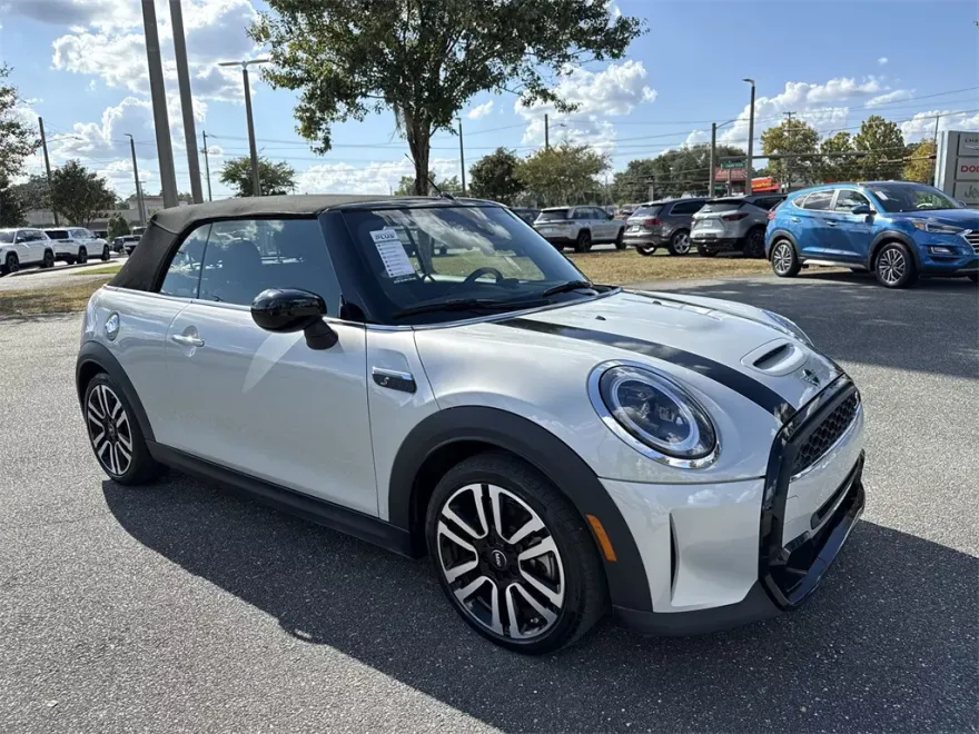 2023 Mini Cooper Convertible S photo 1