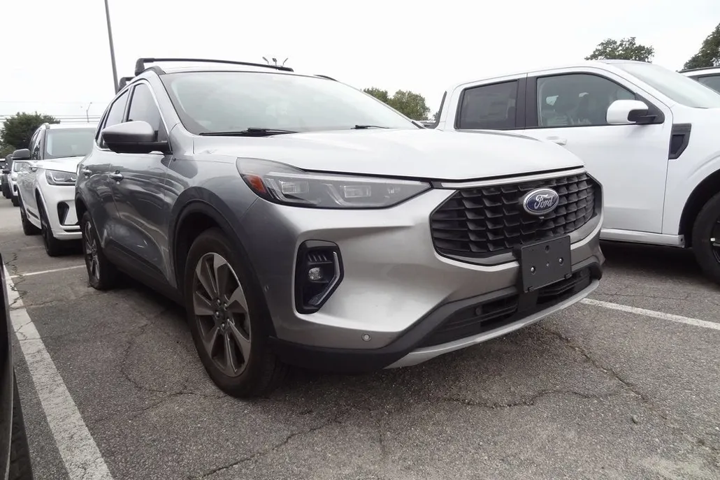 2023 Ford Escape Platinum photo 1